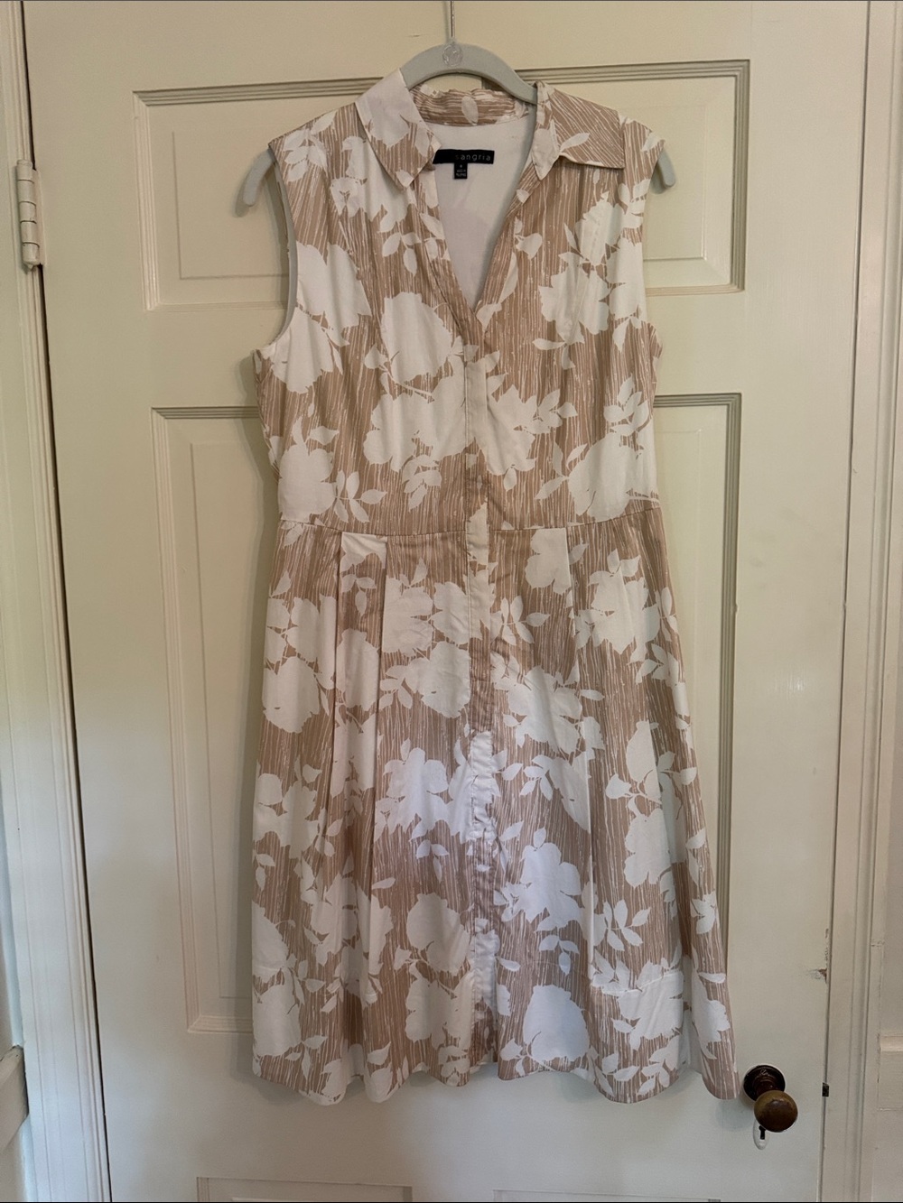 Sangria Beige and White Floral Midi Dress